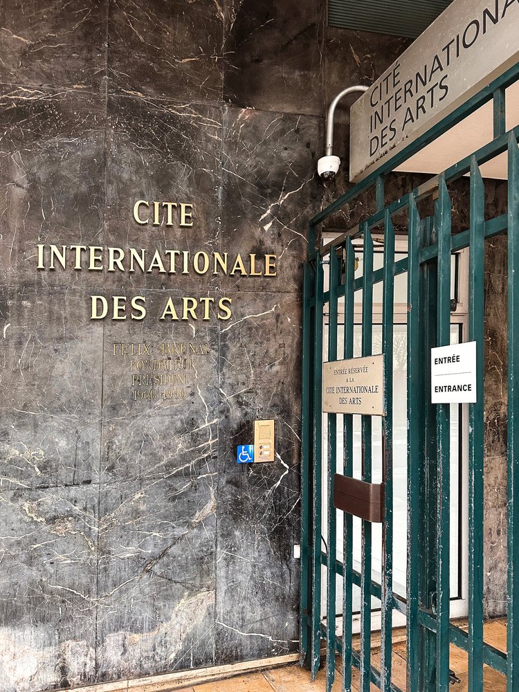 Entrén till Cité internationale des Arts.